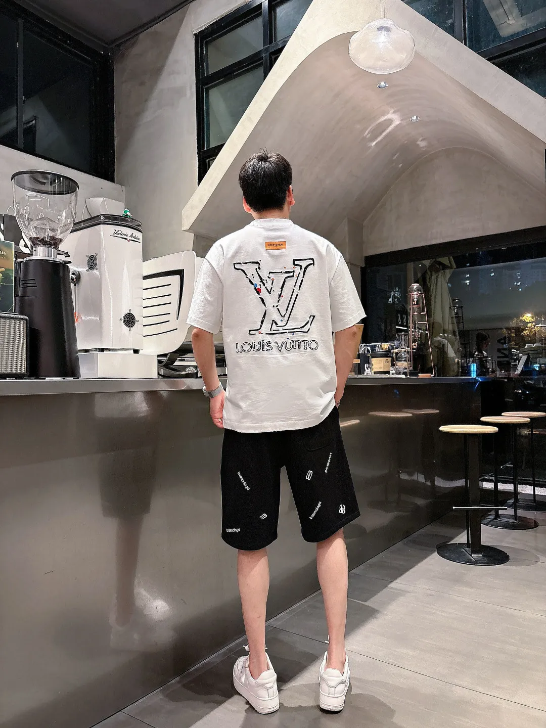 Balenciaga's three-standard complete 2026 summer New Arrival men's casual shorts, advanced custom-made Breathable fabric, Breathable fabric, extremely stretchy and comfortable, impeccable details, top-grade accessories, original logo design concept, delicate and soft feel! The upper body fit is awesome! Size: M-XXXL Please state your height and weight when ordering